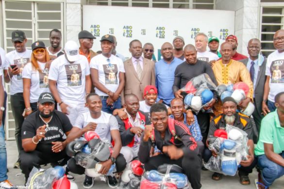 Le champion DOUMBIA YOUSSOUF fait un important Don aux clubs de Boxe d’Abidjan